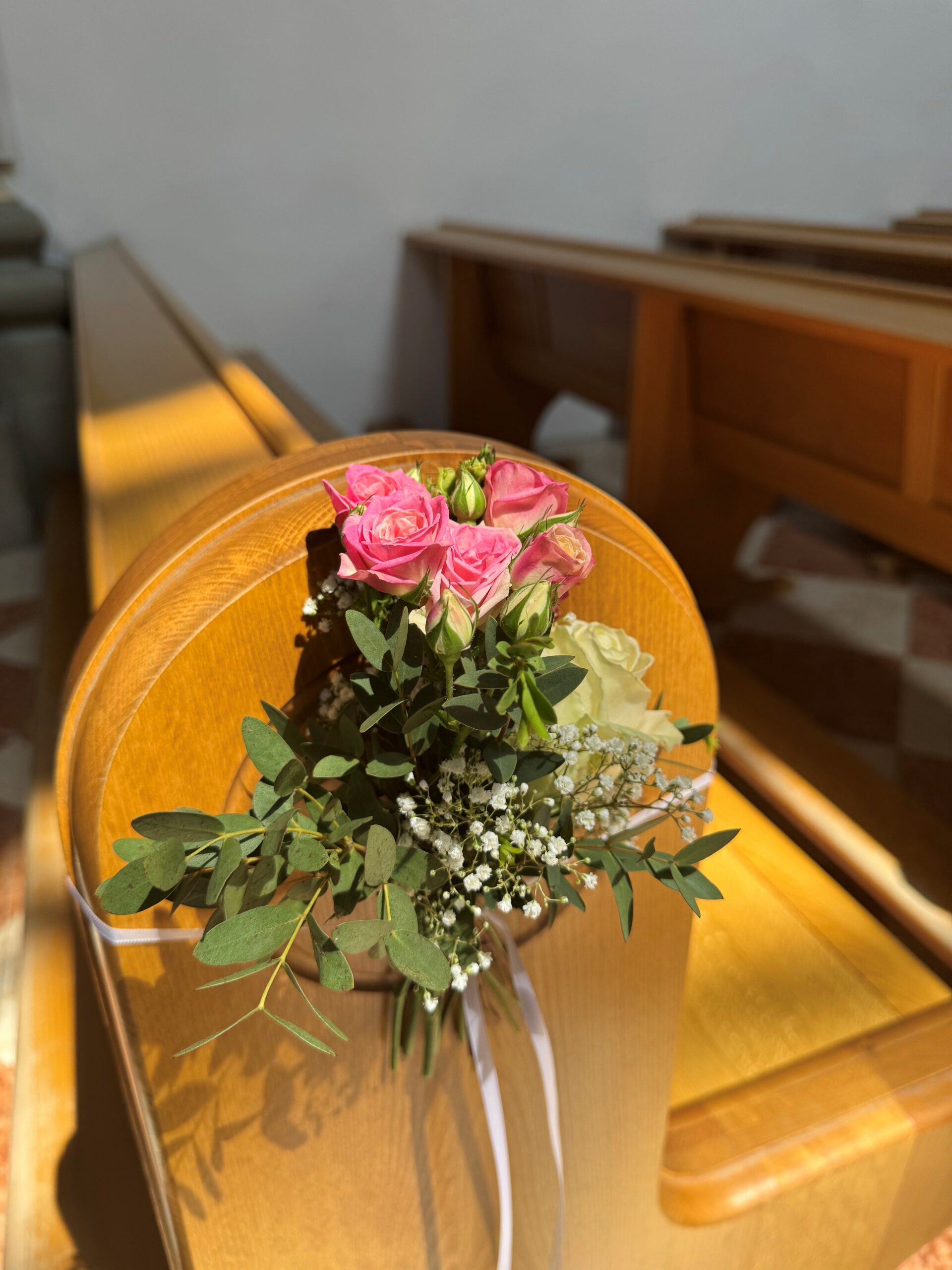 Blumen in der Kirche