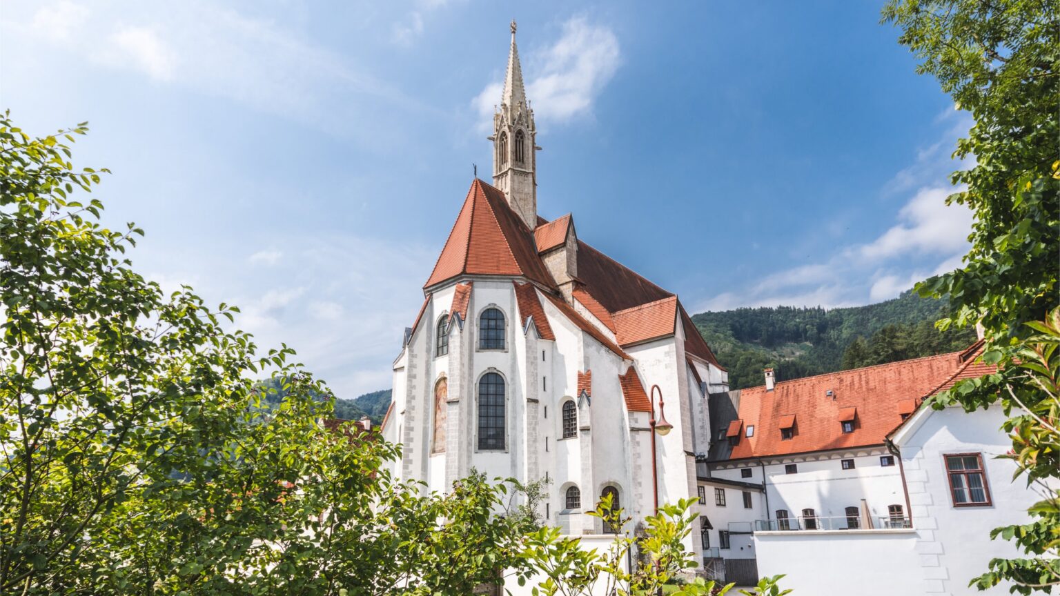 Die Kartause Gaming – gotische Klosterkirche mit Spitzturm
